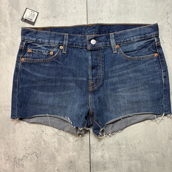 NEW LEVI'S 501 Denim Jean Shorts Women's Button Fly Hem Fray Medium Wash Size 31 - Picture 4 of 8